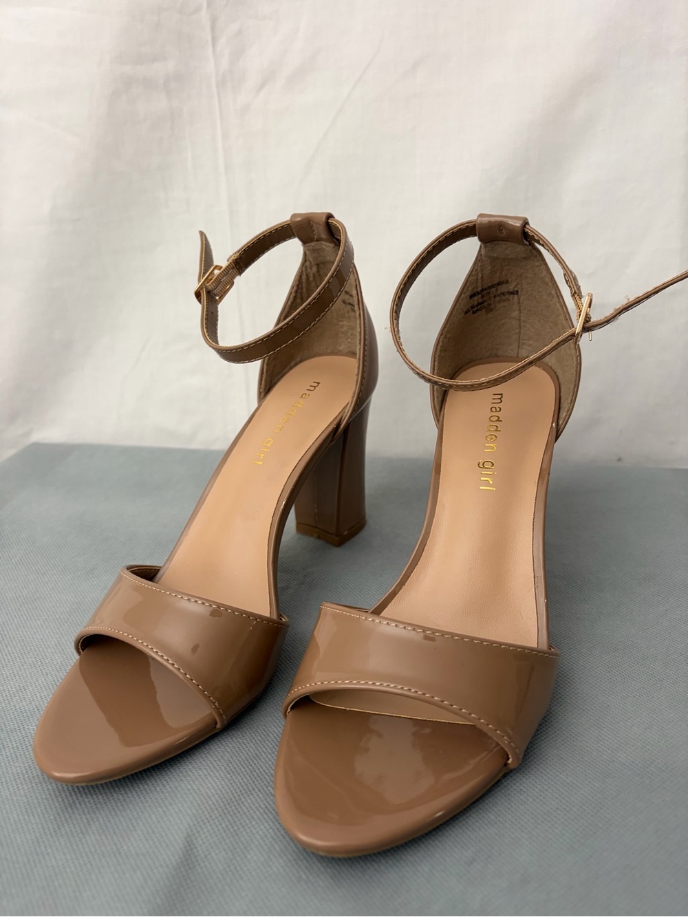 Madden Girl Beige Block Heel Sandals Ankle Strap Size 7 (B223) - Picture 1 of 12